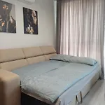 Your In With Free Private Parking Apartament