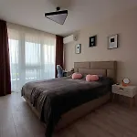 Your In With Free Private Parking Apartament