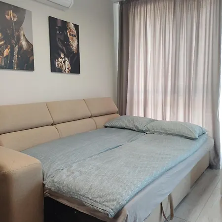Your In With Free Private Parking Apartmán