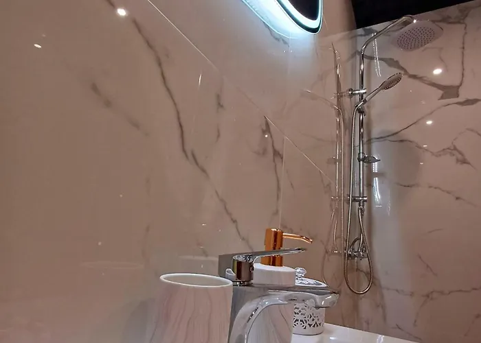 Your In With Free Private Parking Apartmán *