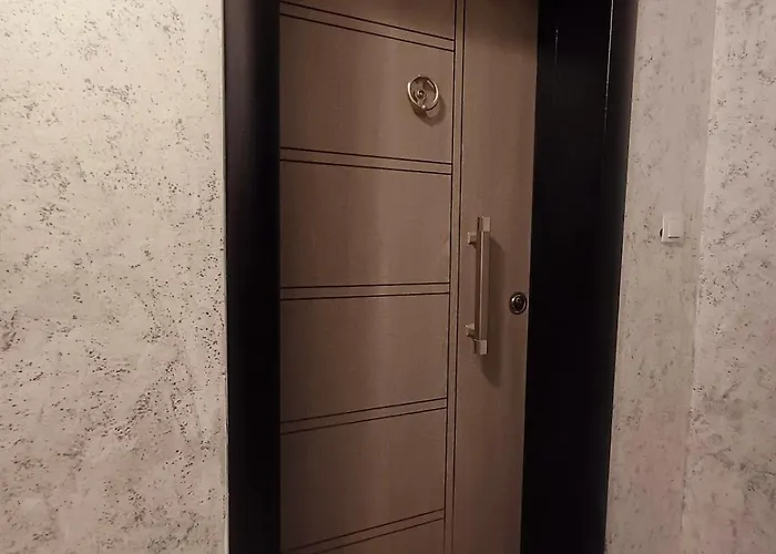 Your In With Free Private Parking Apartmán *